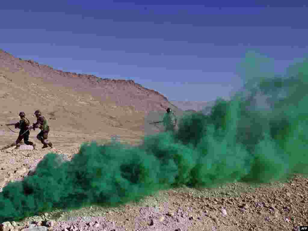 Afghan National Army officers train with French soldiers near Kabul. - Photo by AFP