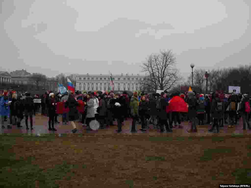 Митинг 8 марта на Марсовом поле в Петербурге