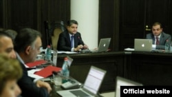 Armenia -- Weekly government session, Yerevan, 28Nov2013