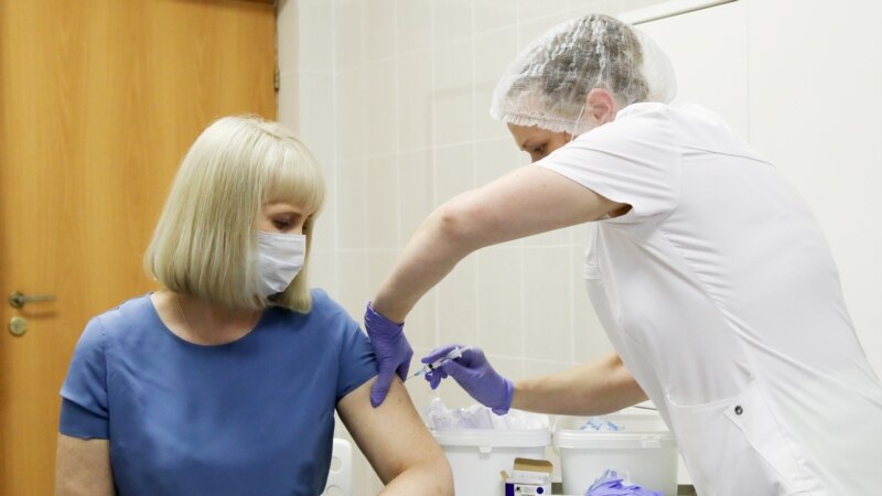 Из России: Поскольку россияне не хотят вакцинироваться, их придется принуждать