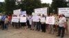 У Дніпрі через невиплату зарплати мітингують працівники трьох підприємств