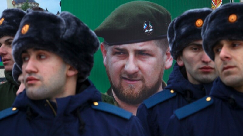«Фонтанка» прозрачно намекает, а в Абхазии мечтают о Кадырове