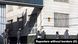 ممنوعیت ورود کتاب و نشریه به بند زندانیان سیاسی از جمله محدودیت‌های جدید برای زندانیان سیاسی است