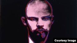 Фрагмент работы Энди Уорхола "Черный Ленин" с сайта аукционного дома "Бонэмс"