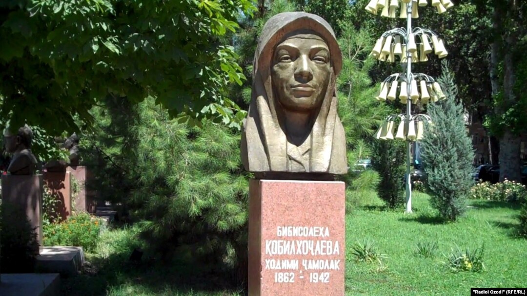 Барлығы оның кискасын жалайды