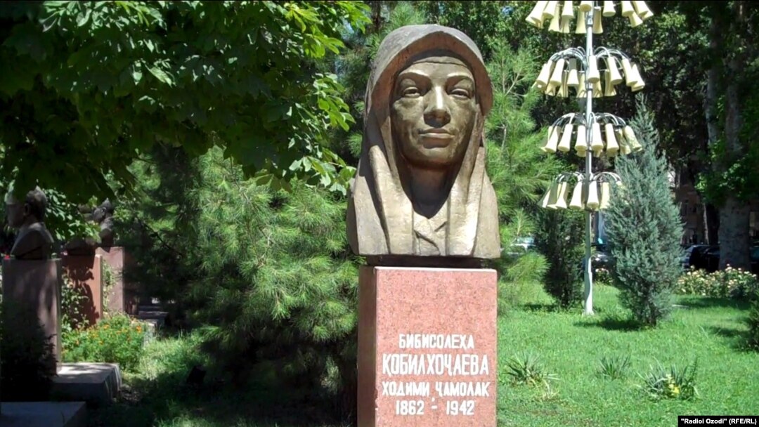 Chick uning mushuk ichiga qovoq tiqdi