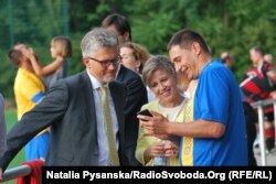 Посол України Андрій Мельник (ліворуч) з дружиною