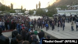 Tajikistan - protesters in the center of Khorugh, Badakhshan