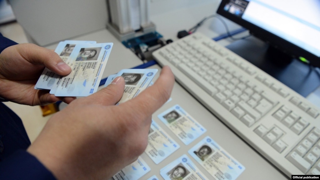 Кыргызстандын биометрикалык паспортторун Орусия менен Казакстан тааныды