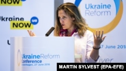 На сайті голови держави оприлюднений указ, в якому вказано, що Христя Фріланд буде радницею президента поза штатом