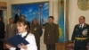 Сотрудница комитета национальной безопасности Казахстана приносит присягу на верность службе. Фото с сайта КНБ.
