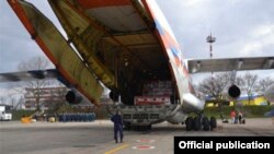 Архивное фото: Самолет МЧС России доставил в Крым 300 мобильных электрогенераторов, декабрь, 2015 года