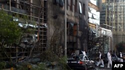 صحنه‌ای از خسارت وارده به بانک بلوم در نتیجه انفجار یکشنبه‌شب.