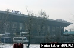 Сайран автовокзалы. Алматы, 15 қаңтар 2014 жыл.