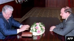 Борис Ельцин и Егор Гайдар, 1994 год