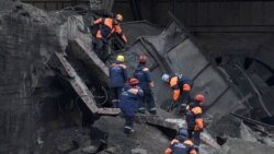 Спасатели разыскивают оставшихся в живых в развалинах шахты "Распадская"