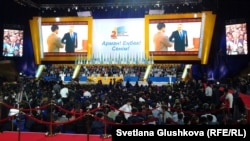 Нурсултан Назарбаев на заседании «Жас Отана», молодежного крыла партии «Нур Отан». 16 ноября 2012 года.