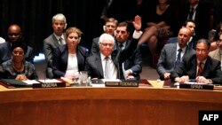 Представник Росії в ООН Віталій Чуркін голосує проти резолюції про створення трибуналу на засіданні Ради безпеки ООН, 29 липня 2015 року