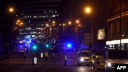 Полиция у Manchester Arena, где прогремел взрыв. Манчестер (Великобритания), 23 мая 2017 года.