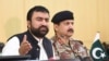 د بلوچستان د کورنیو چارو وزیر خبري غونډې ته وینا کوي. 