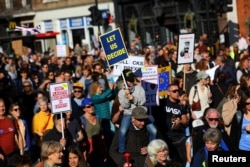 Участники массовой демонстрации противников Брекзита в Лондоне 20 октября