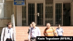 Kazakhstan - Detained journalists leave the Almaly region police station. Almaty, 26Aug2010.