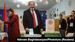 Блок виконувача обов’язків прем’єр-міністра Вірменії Нікола Пашиняна (на фото) «Мій крок» здобув перемогу на позачергових виборах у країні, які відбулися 9 грудня