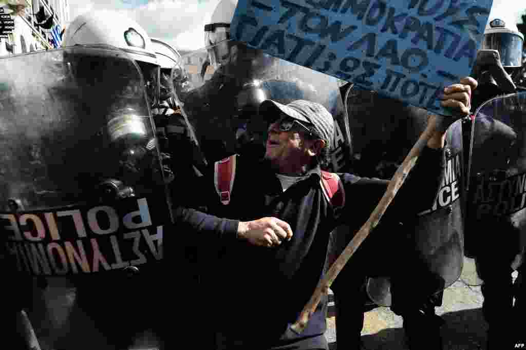 Grčka - Generalni štrajk, Atena, 20. februar 2013. Foto: AFP / Aris Messinis 