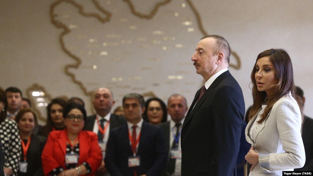 Freedom House-un hesabatına deputatın reaksiyası: 'Keçiddə atları dəyişməzlər'