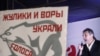 Лидер российской оппозиции Борис Немцов выступает на акции протеста против итогов выборов в Госдуму. Москва, 5 декабря 2011 года.