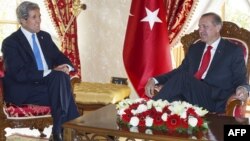 U.S. Secretary of State John Kerry (left) and Turkish Prime Minister Recep Tayyip Erdogan meet in Istanbul.