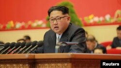 Түндүк Кореянын лидери Ким Чен Ын, "Эмгек" партиясынын съездинде, 7-май, 2016 