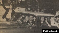 شادی شهروندان تهرانی پس از قهرمانی ایران در جام ملتهای آسیا در ۱۹۶۸