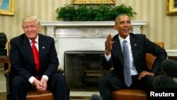 АҚШ президенті Барак Обама Ақ үйде жаңа сайланған президент Дональд Трамппен кездесіп отыр. Вашингтон, 10 қараша 2016 жыл.