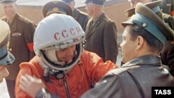 Юрий Гагарин перед стартом
