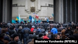 Митинг под стенами крымского парламента, Симферополь, 26 февраля 2014 года