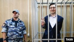 Александр Поткин (Белов), обвиняемый в хищении активов казахстанского БТА Банка и экстремизме, перед оглашением приговора в суде. Москва, 24 августа 2016 года. 