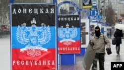 Рекламні щити з написами «Донецька республіка», Донецьк, 13 квітня 2014 року