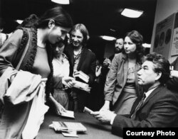 Чингиз Айтматов встречается со своими читателями. Ирмтрауд Гучке (вторая справа). Берлин, 1973 год.