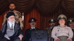 سرلشکر شهبازی (راست) نخستین فرمانده کل ارتش پس از استقرار جمهوری اسلامی در یک پرونده طرف دعوا با سپاه حکمی تعلیقی دریافت کرده است