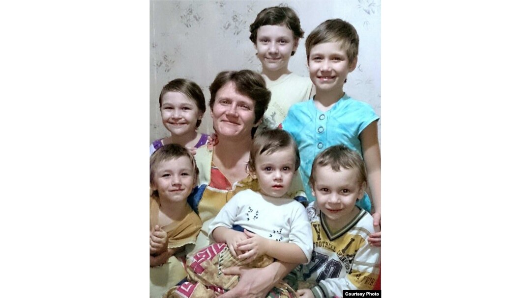 Таңертең ваннаға түскен жалаңаш қыздар (видео)