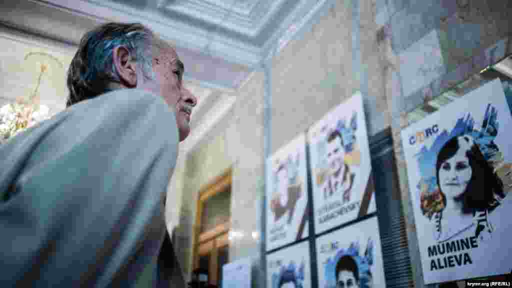 Лидер крымских татар Мустафа Джемилев на открытие фотовыставки в Киеве, посвященной крымчанам, похищенным или погибшим в оккупации, 28 июля 2016 года