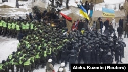 27 февраль намойиши пайтидаги украин полициячилари.