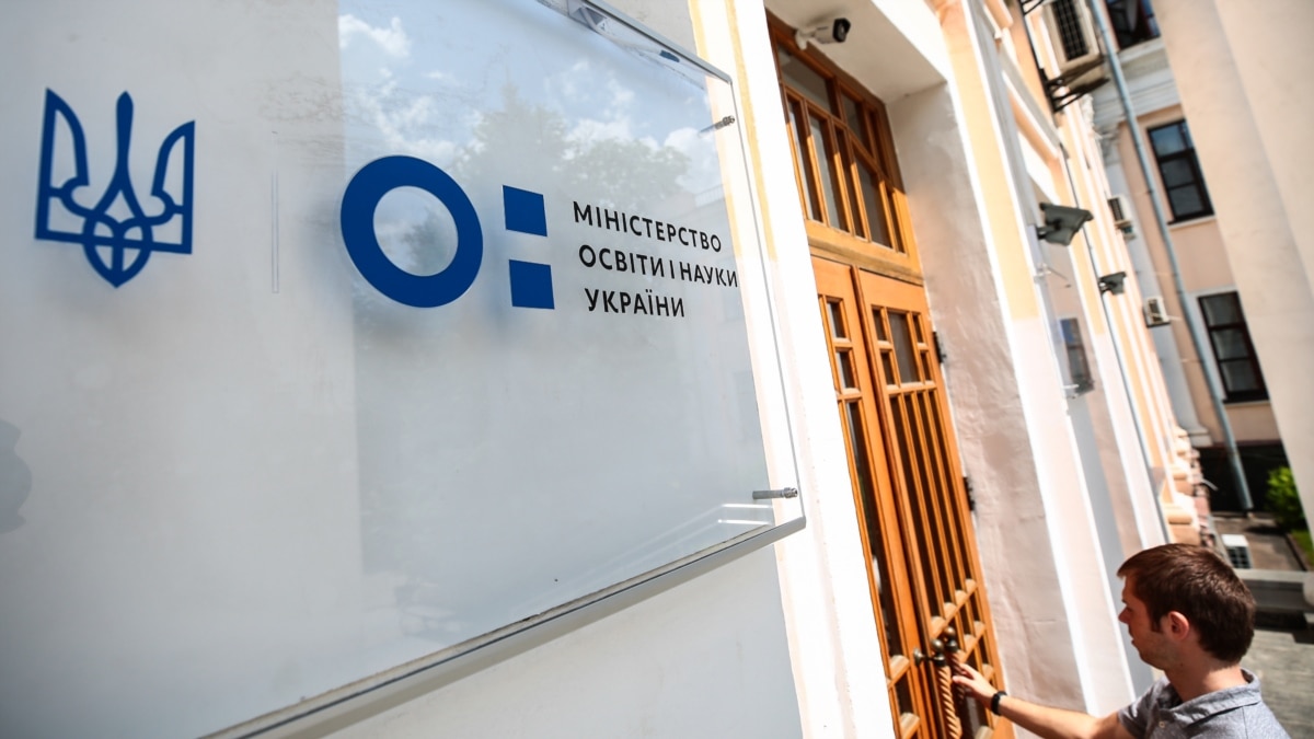 Розмір мінімальної стипендії з 1 вересня зросте удвічі, її зможуть отримувати студенти приватних ЗВО – уряд