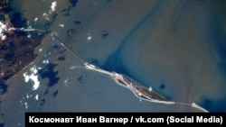 Вид на Керченский мост из космоса