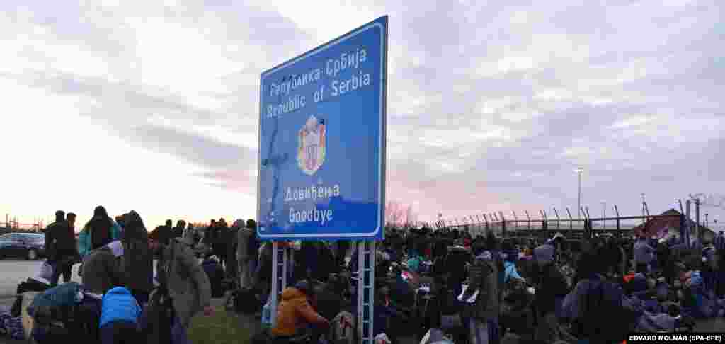 Izbeglice na granici Srbije sa Mađarskom. Među njima su Sirijci, Iračani, Avganistanci, Pakistanci...