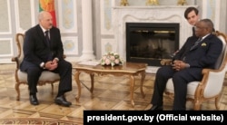 Сустрэча Лукашэнкі зь міністрам замежных справаў Анголы Жоржы Рэбэлу Пінту Шыкоці, чэрвень 2017 году