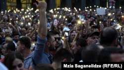 Акция протеста перед парламентом