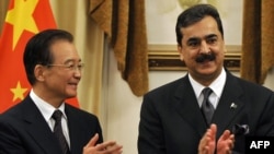 Chinese Premier Wen Jiabao, left, and his Pakistani counterpart Yousuf Raza Gilani during the premier's visit to the Pakistani capital.