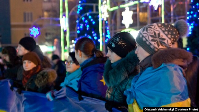 Učesnici Euromajdana, decembar 2013. godine. Kako javlja ruska propaganda, ovi ljudi su instrumenti „zavere zapadnih elita“.